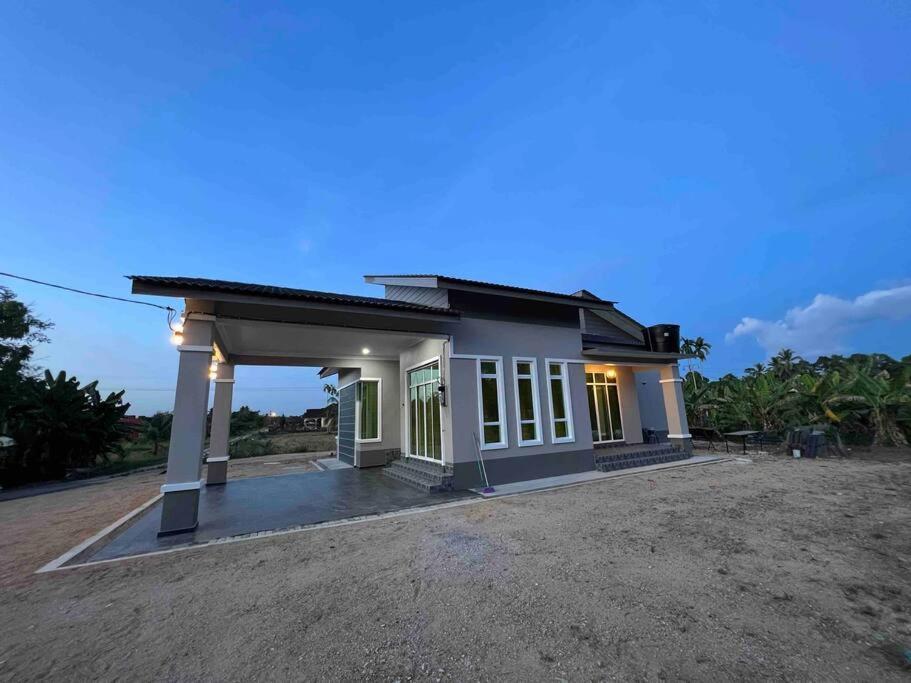 Majestic Homestay - Pasir Puteh Exterior photo