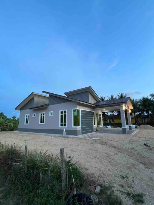Majestic Homestay - Pasir Puteh Exterior photo